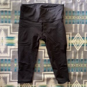 Lululemon Crop Tights with Mesh - Medium